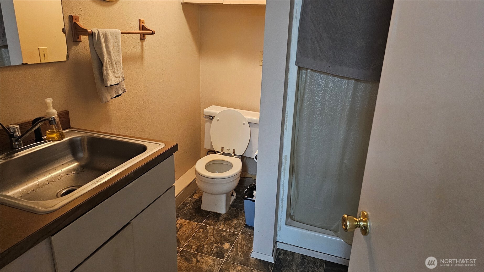 10122 51st Avenue Property Photo 4
