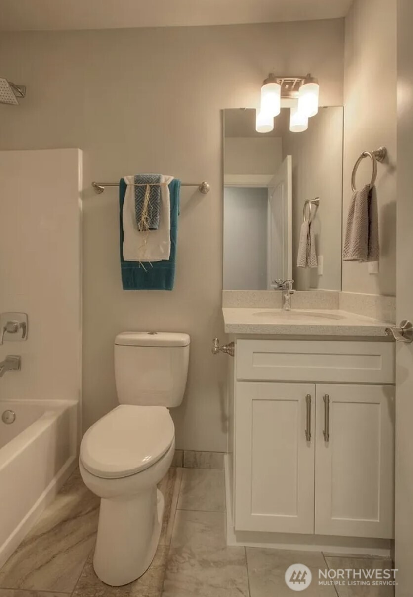 4238 S 164th Street Property Photo 13