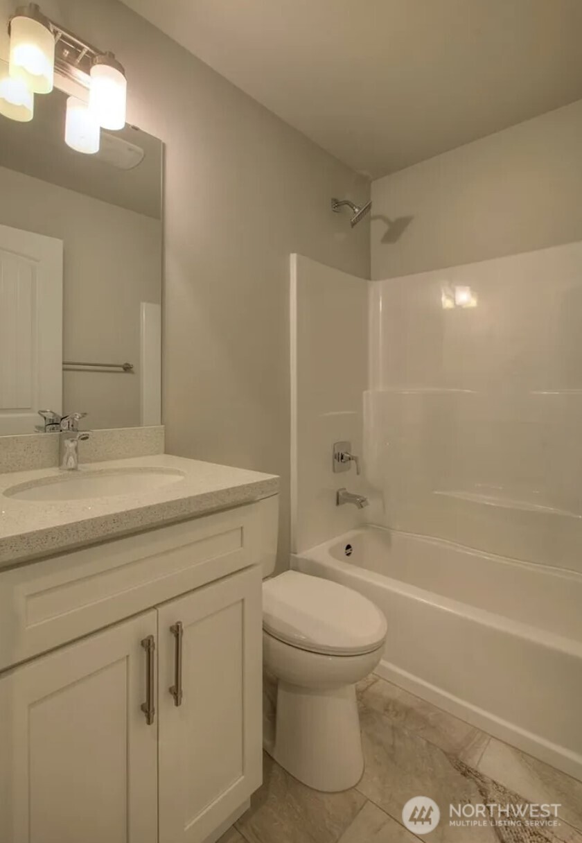 4238 S 164th Street Property Photo 19