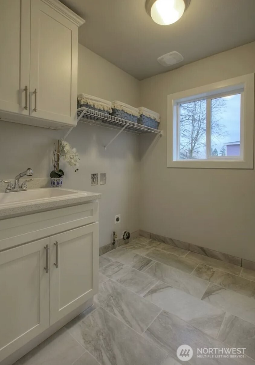4238 S 164th Street Property Photo 20