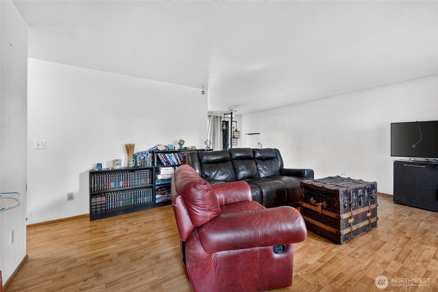 7911 Steamboat Island Road Property Photo 3