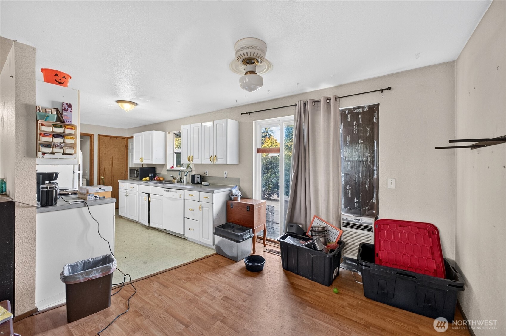 7911 Steamboat Island Road Property Photo 6