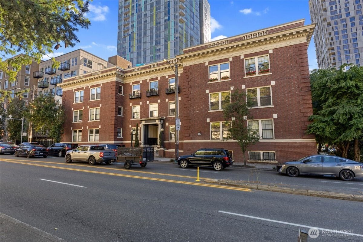 615 Boren Avenue 8 Property Photo 1