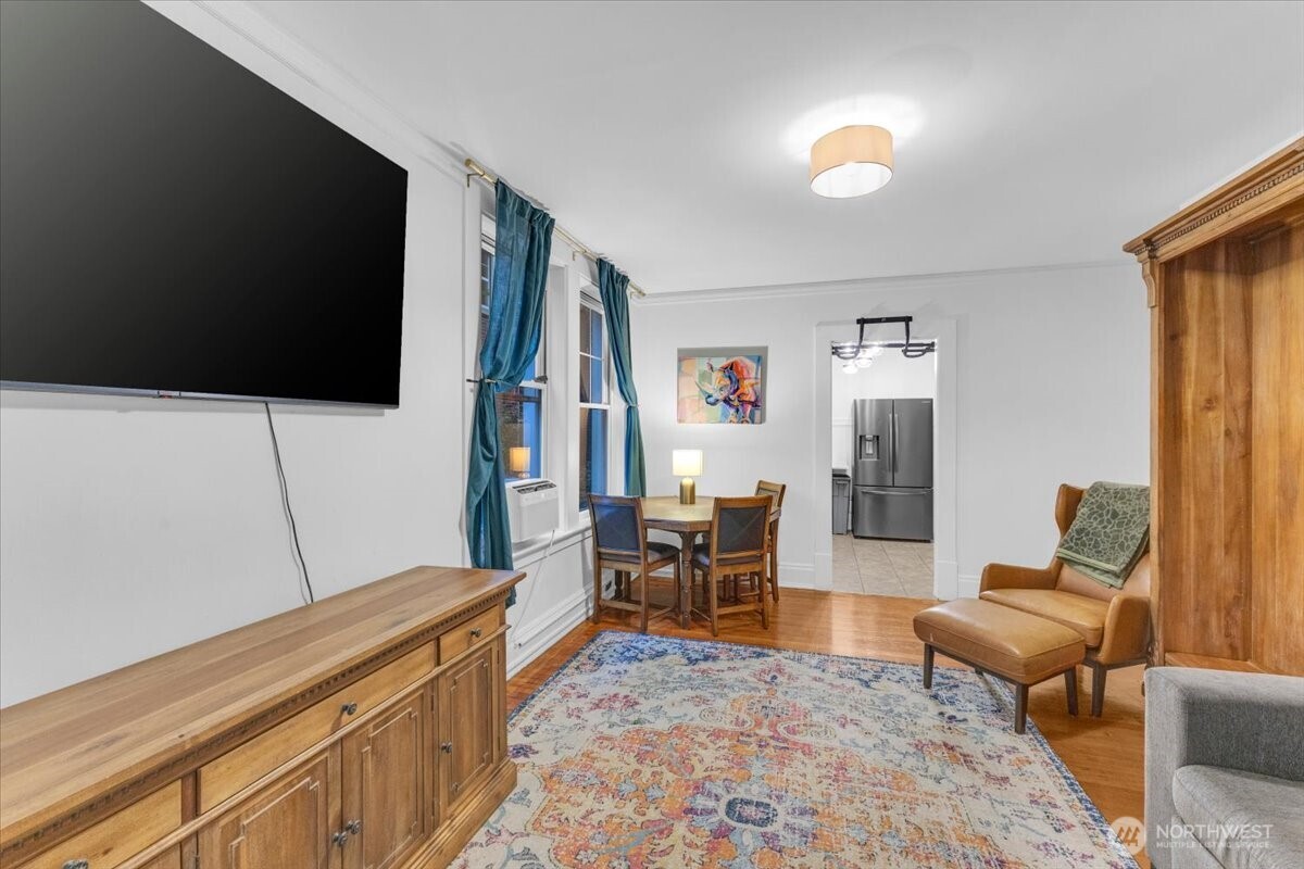 615 Boren Avenue 8 Property Photo 10