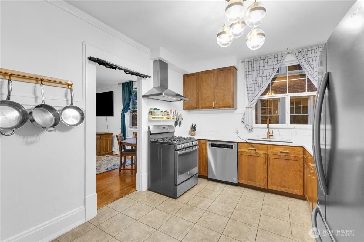 615 Boren Avenue 8 Property Photo 13