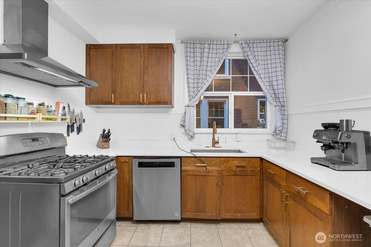 615 Boren Avenue 8 Property Photo 16