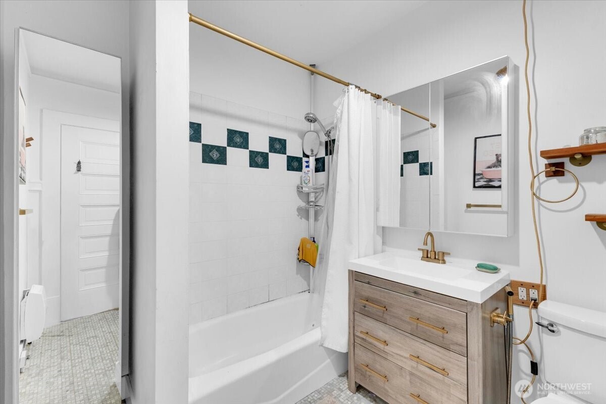 615 Boren Avenue 8 Property Photo 18