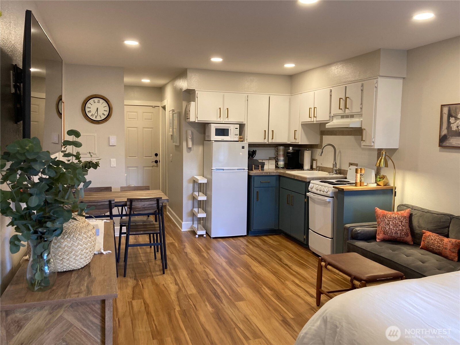 250 Tucker Avenue 2 Property Photo 2