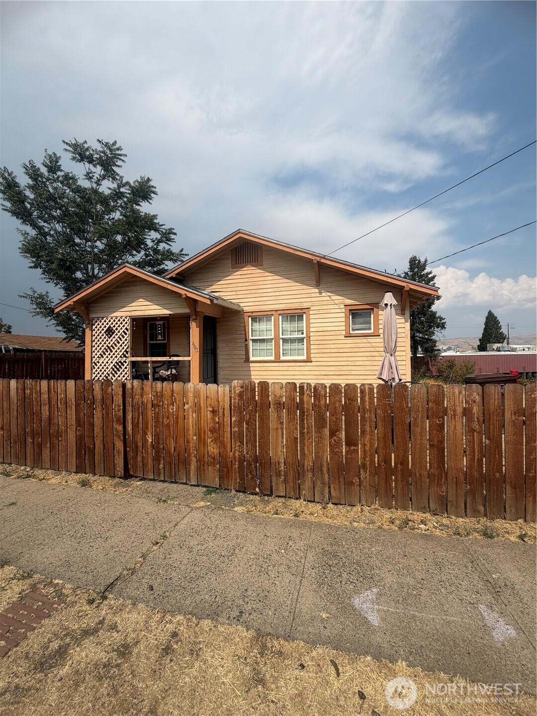 403 Queen Anne Property Photo 1