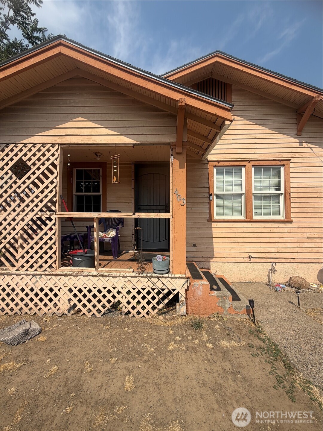403 Queen Anne Property Photo 2