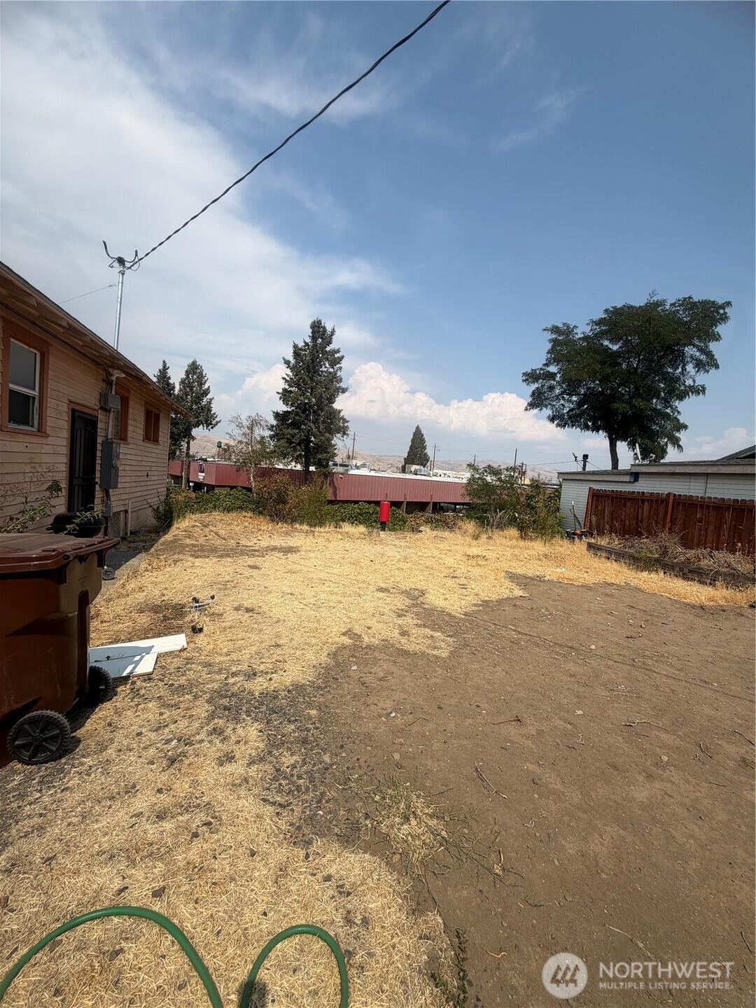 403 Queen Anne Property Photo 4