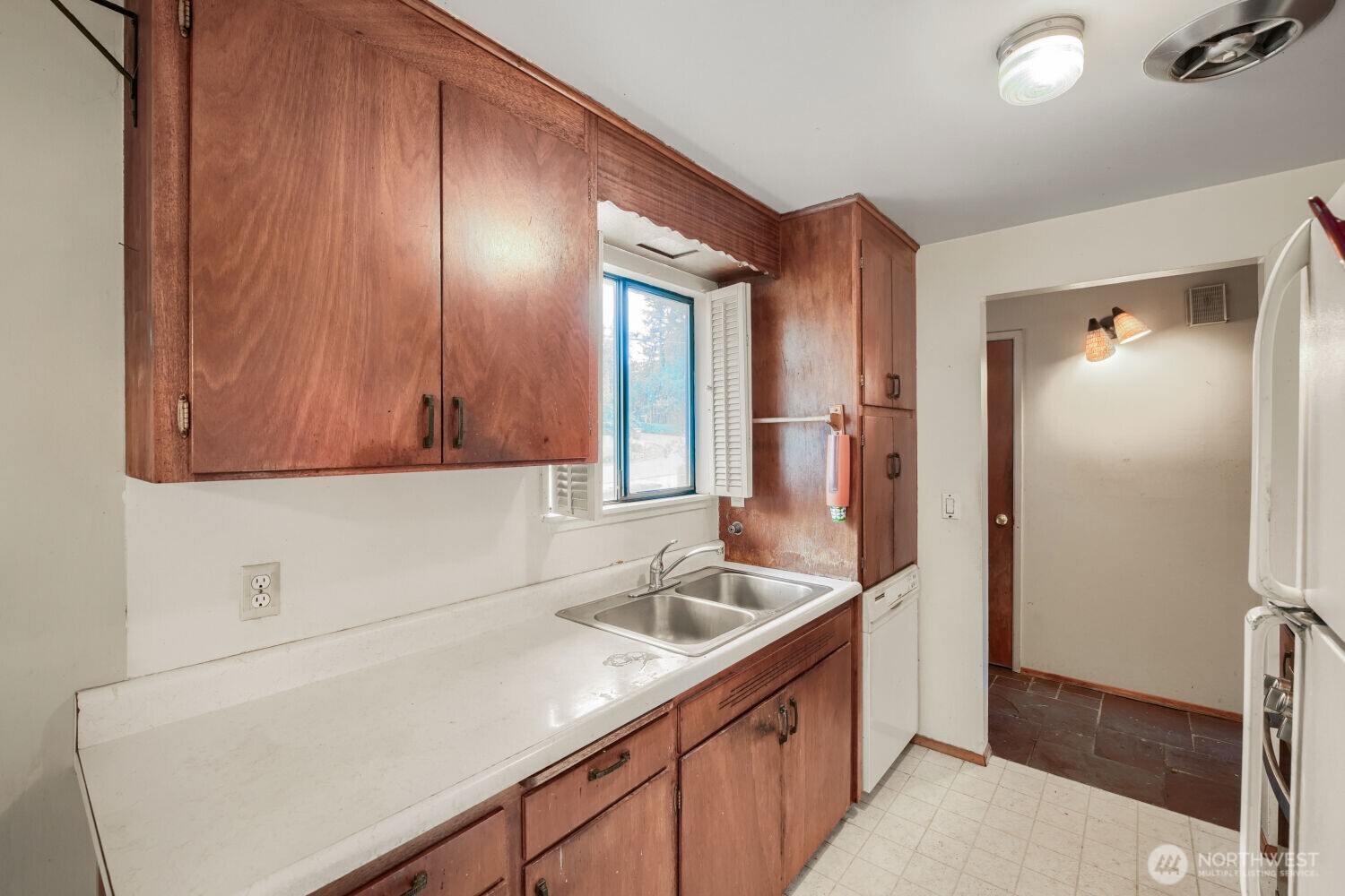 12524 13th Avenue Property Photo 9