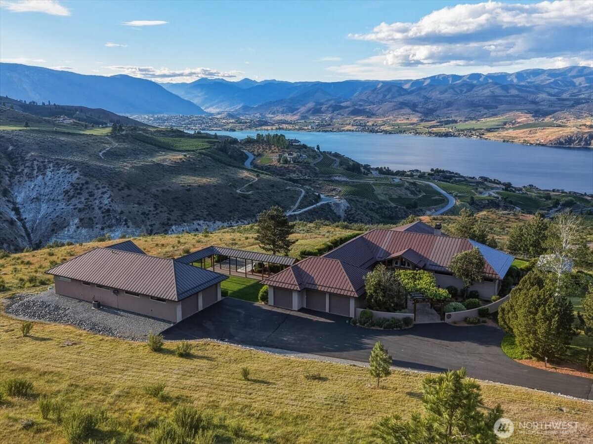 825 Hawks Meadow Road Property Photo 1