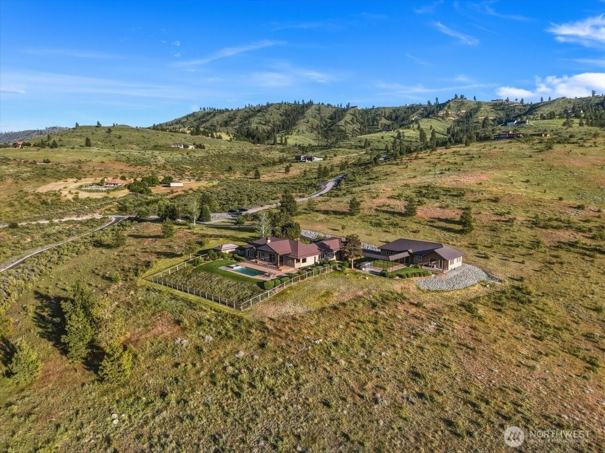 825 Hawks Meadow Road Property Photo 2