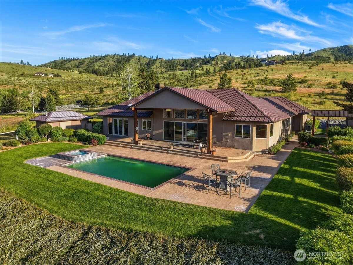 825 Hawks Meadow Road Property Photo 3