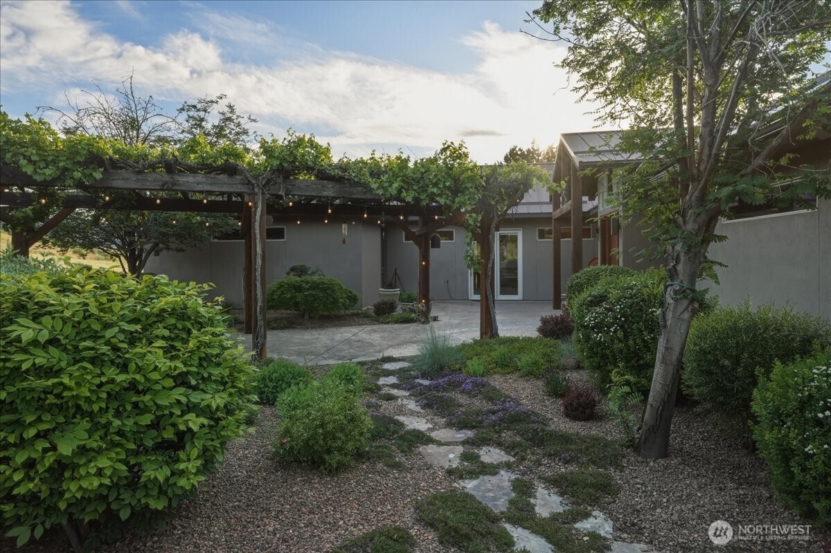 825 Hawks Meadow Road Property Photo 7