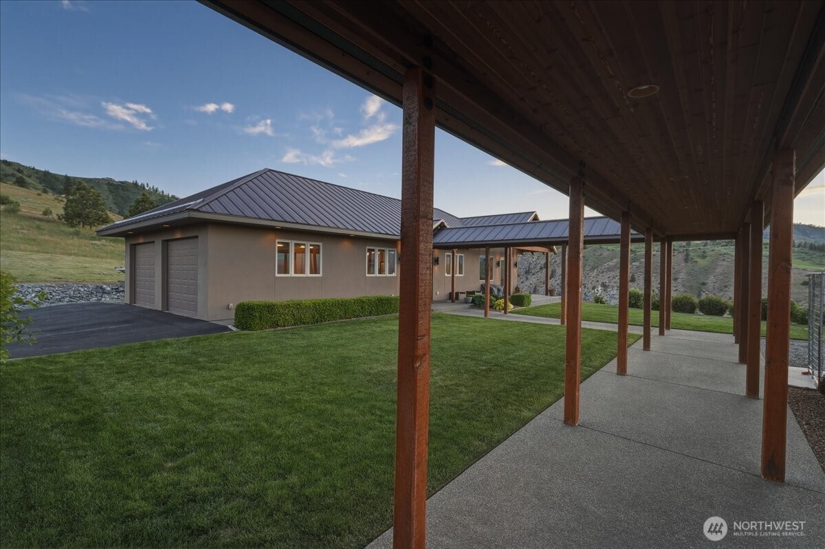 825 Hawks Meadow Road Property Photo 28