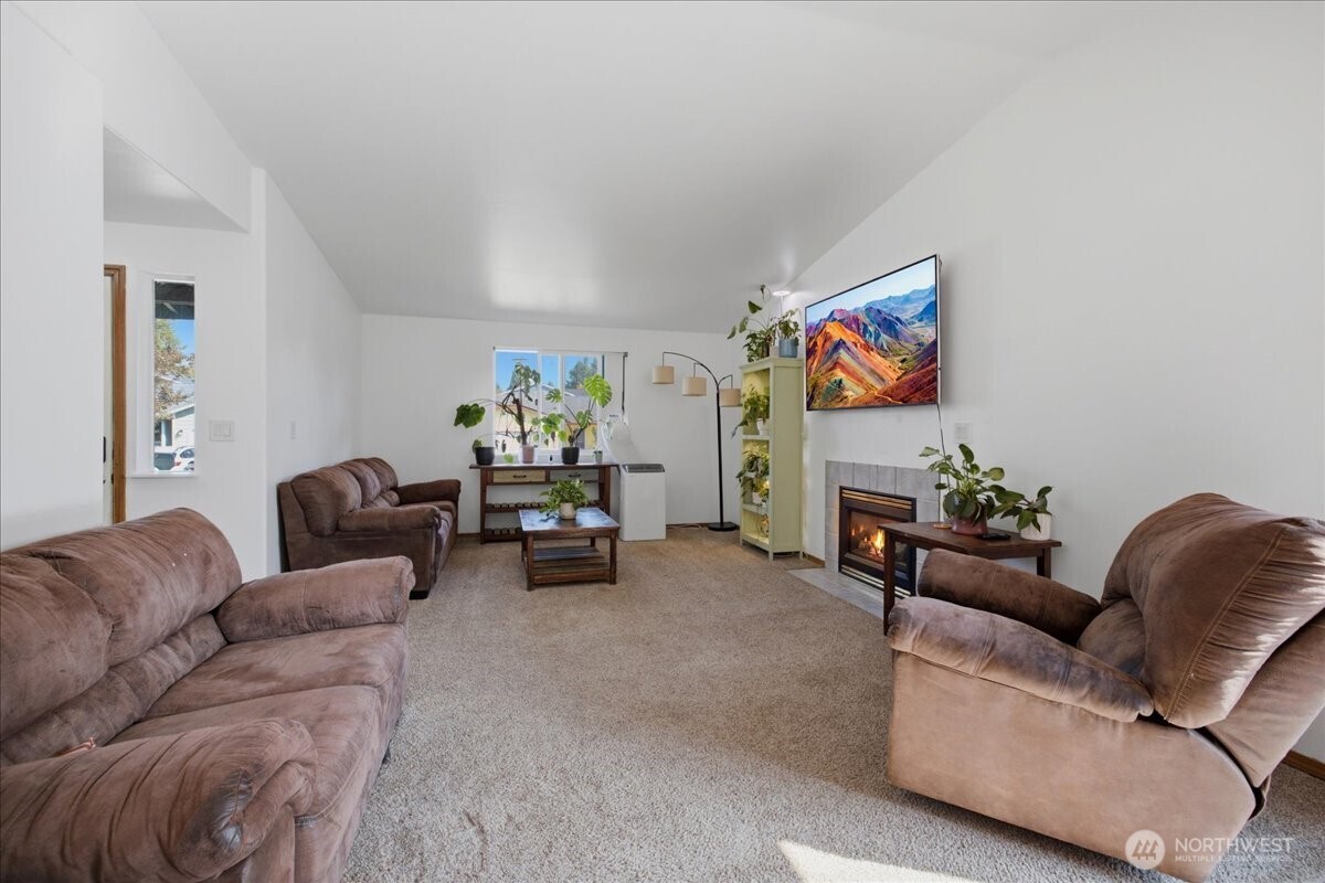 920 Perkins Way Property Photo 5