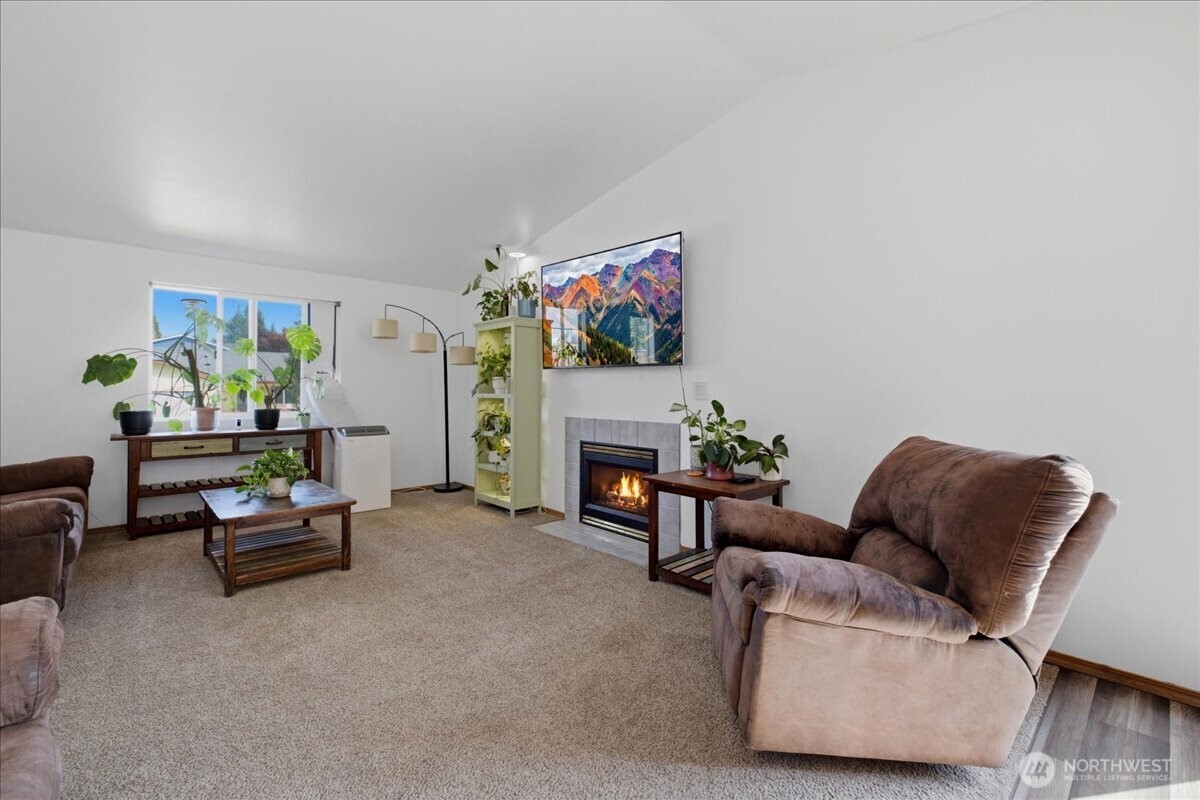 920 Perkins Way Property Photo 6