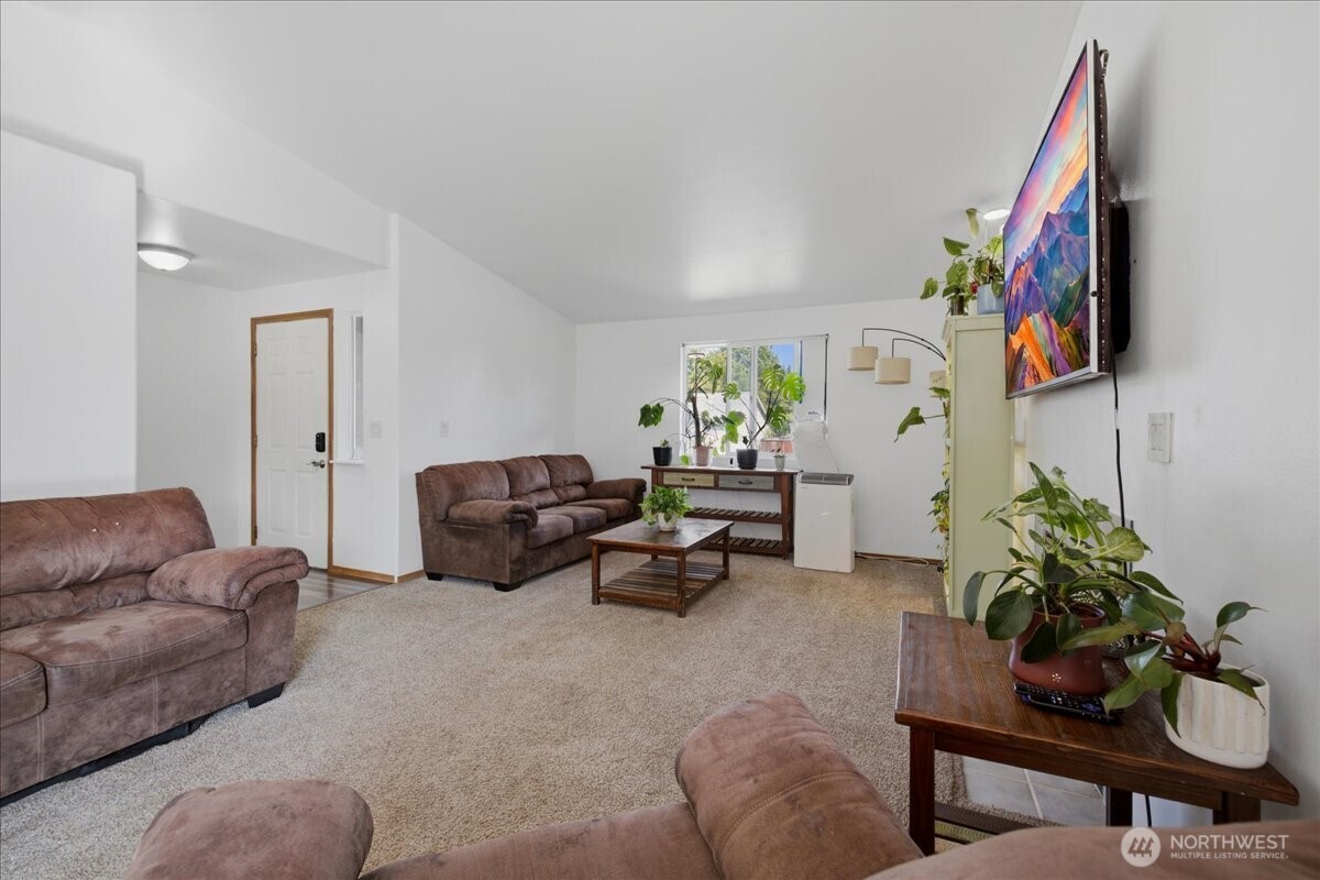 920 Perkins Way Property Photo 7