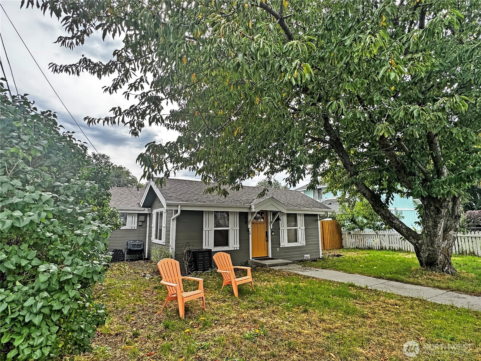 102 E Manitoba Avenue Property Photo 1
