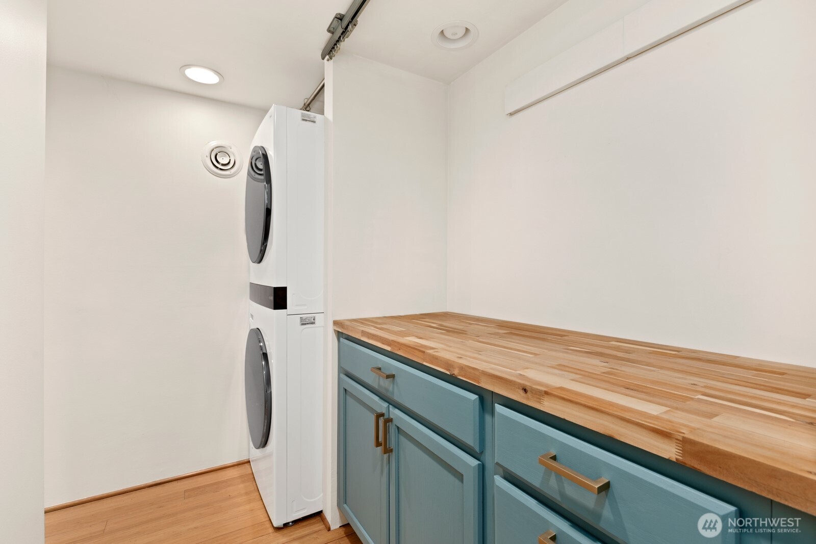 112 18th Avenue Property Photo 14