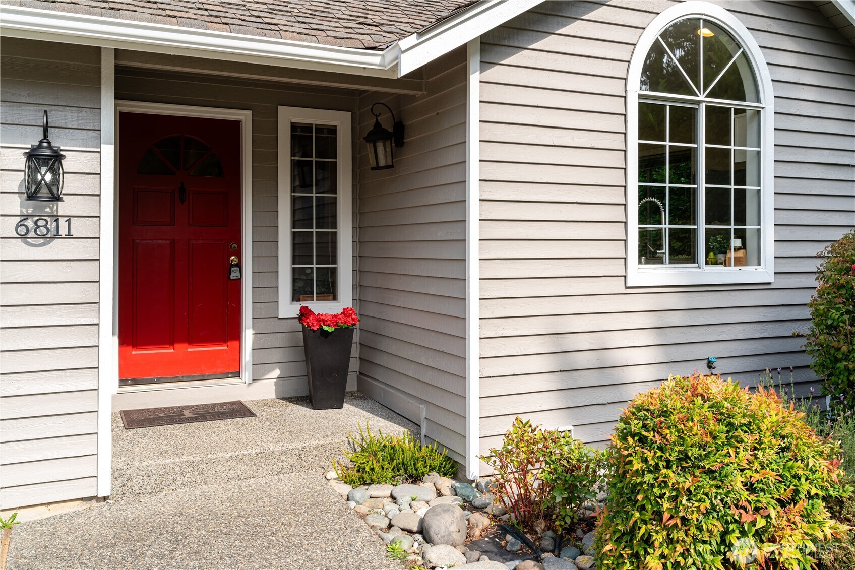 6811 Shady Grove Place Property Photo 3