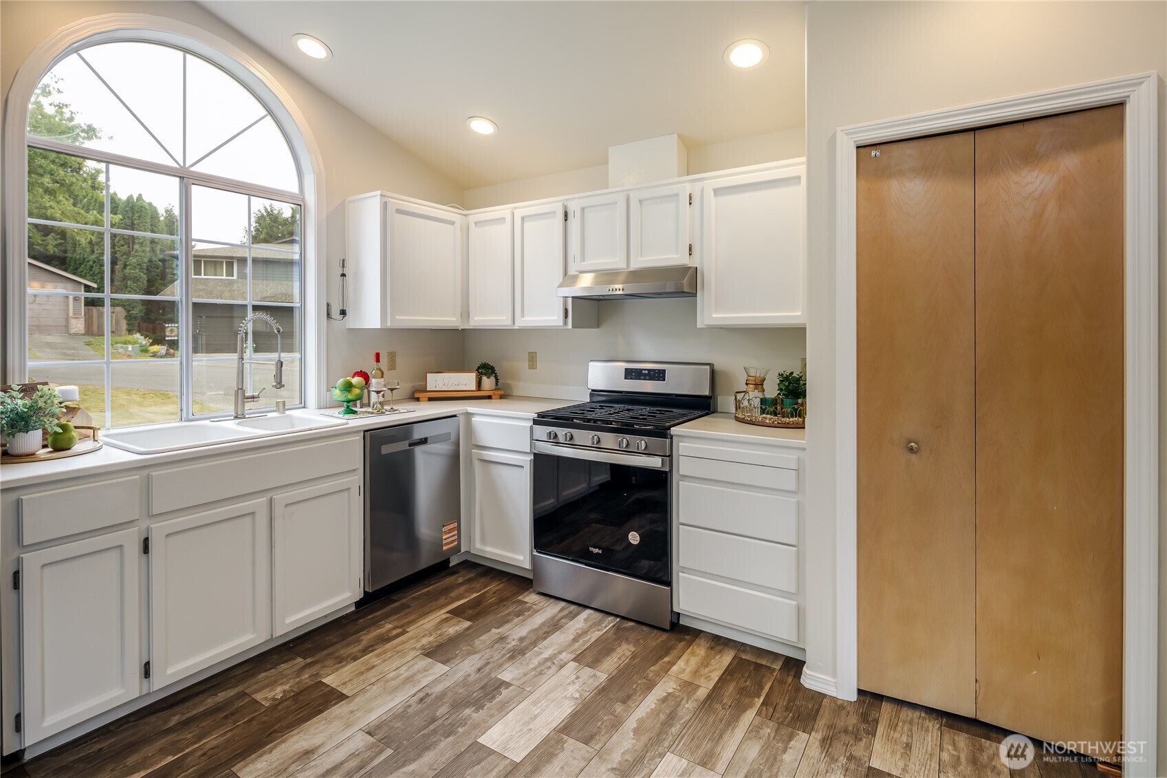 6811 Shady Grove Place Property Photo 13