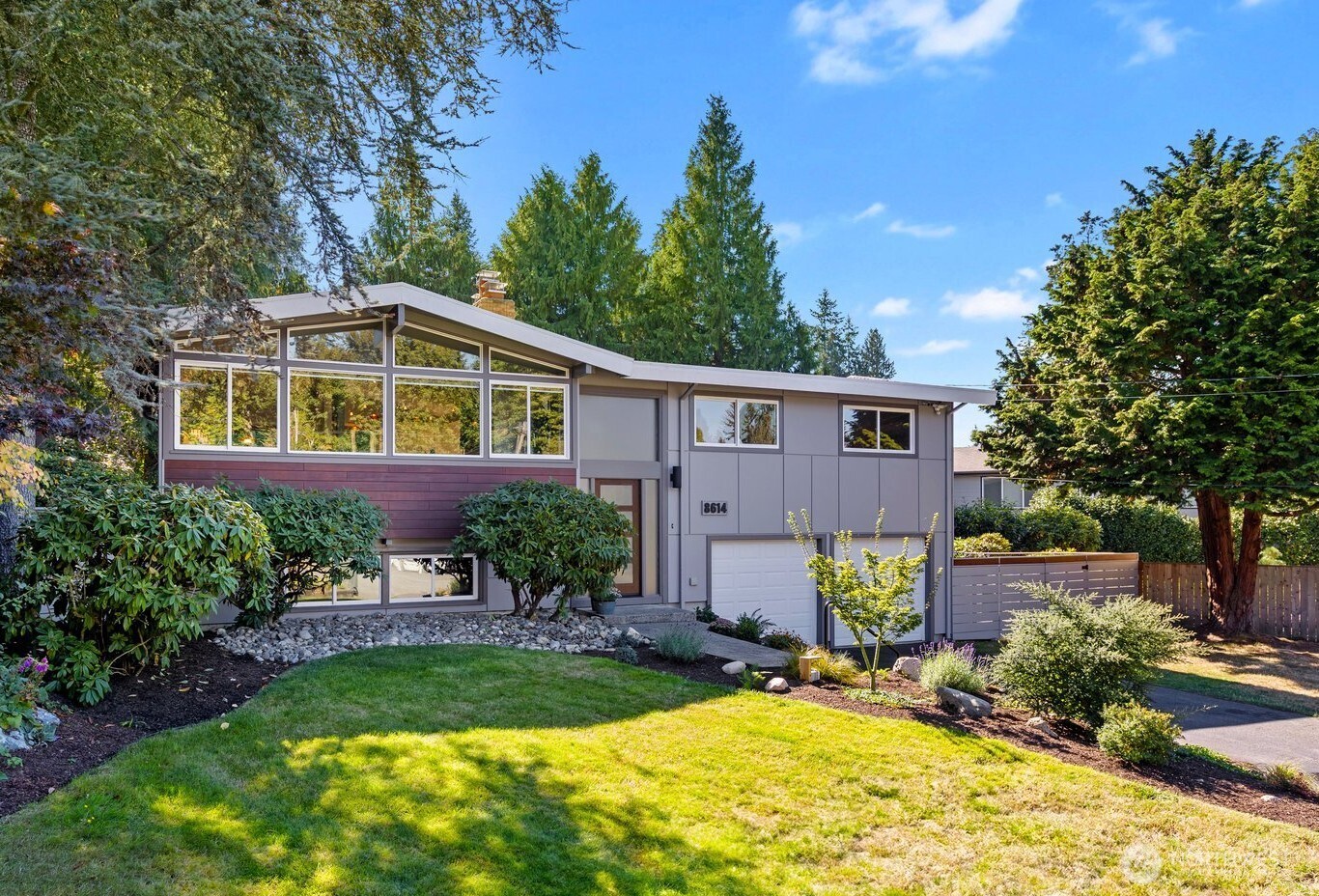 8614 193rd Place Property Photo 1