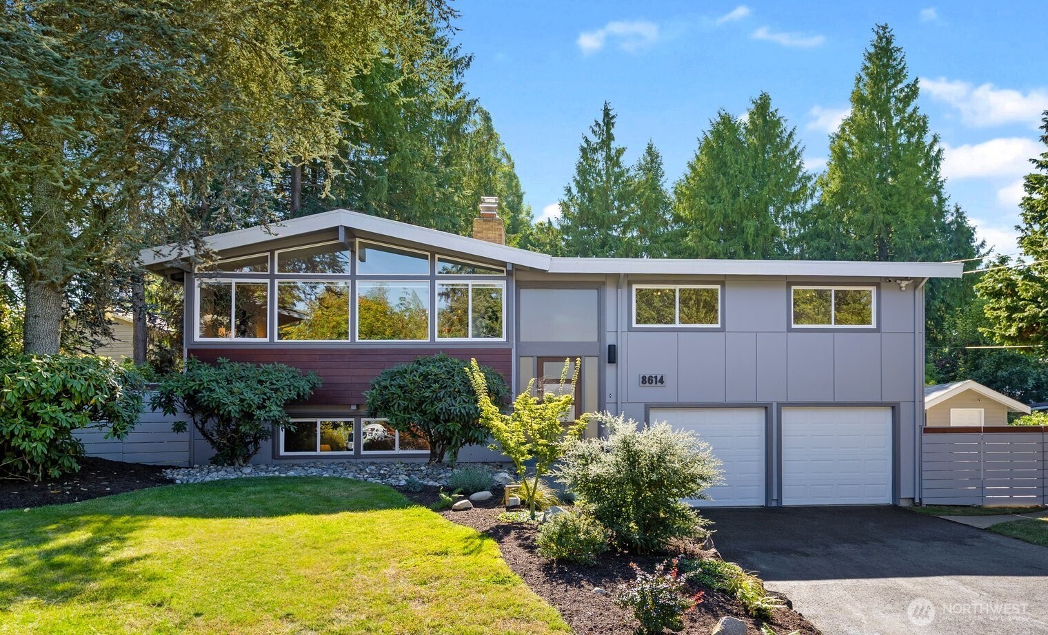 8614 193rd Place Property Photo 3