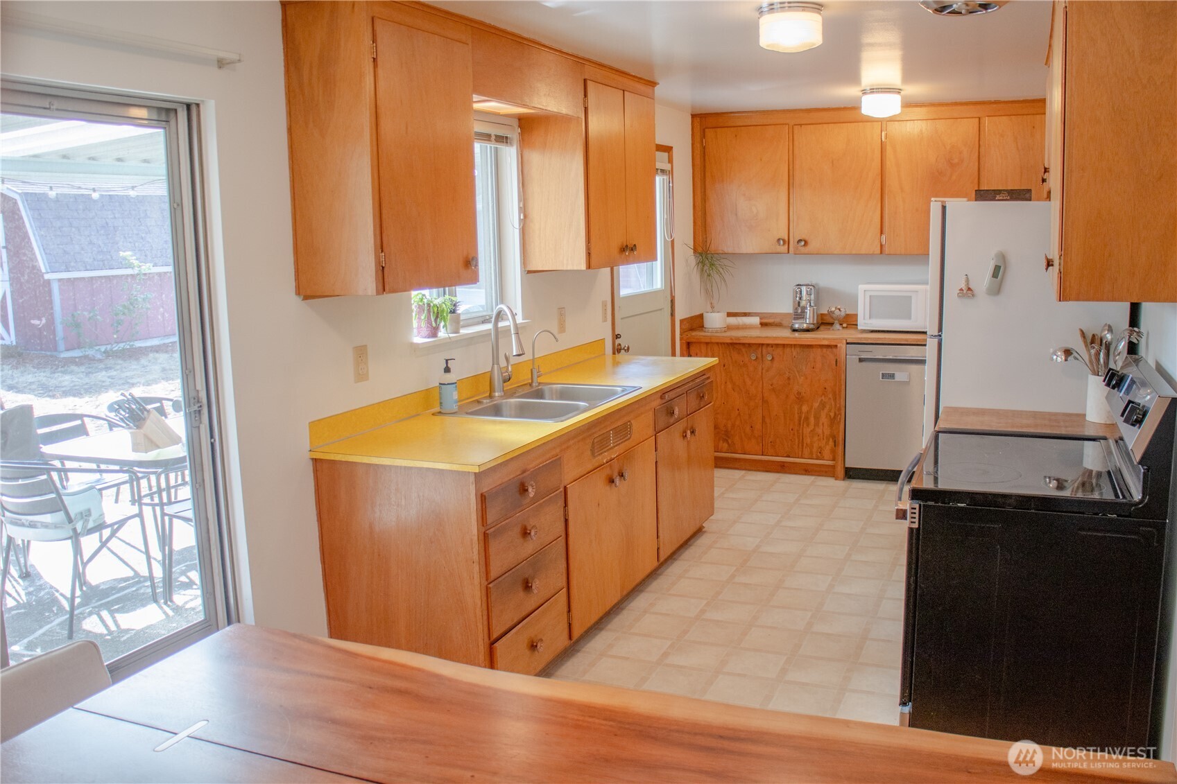 650 Jefferson Avenue Property Photo 6