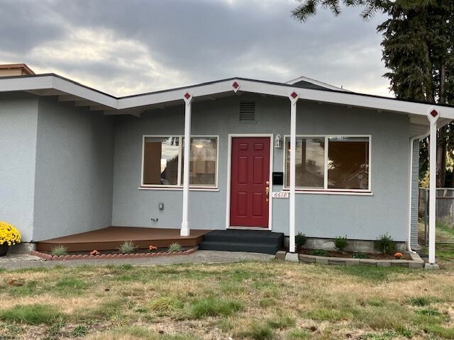 6618 S Clement Avenue Property Photo 1