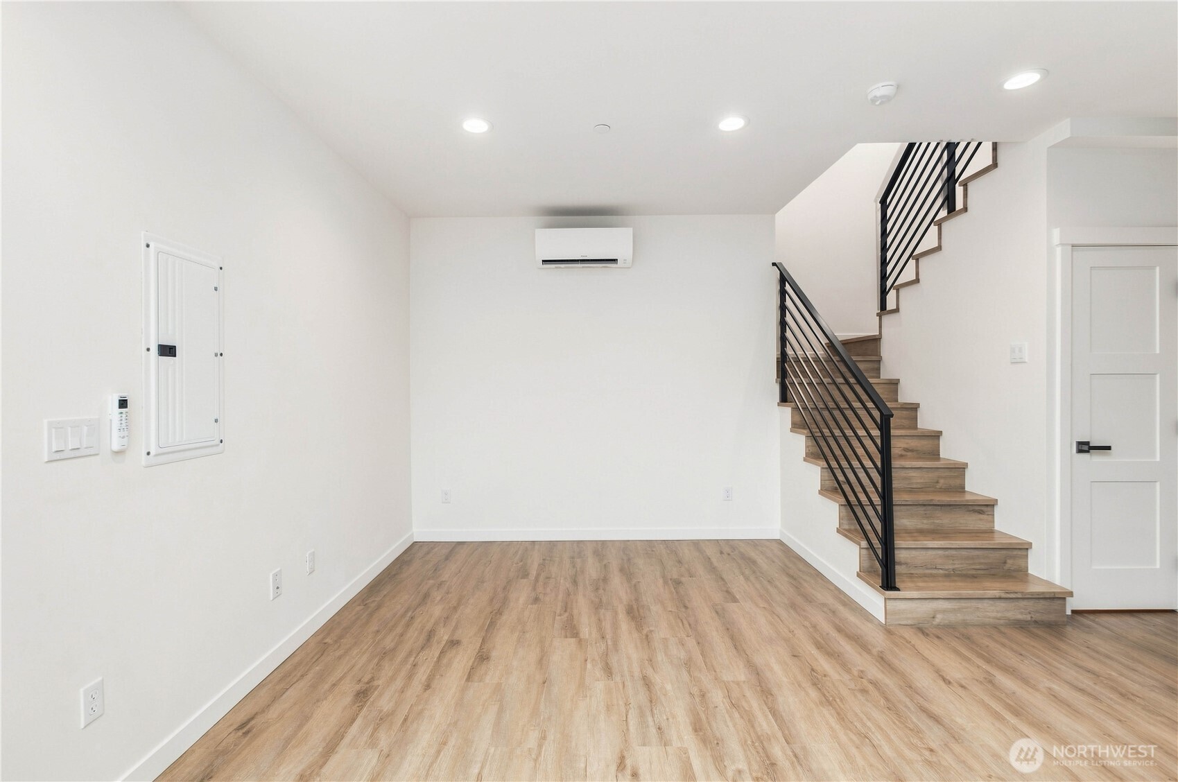 2334 Franklin Avenue E Property Photo 11