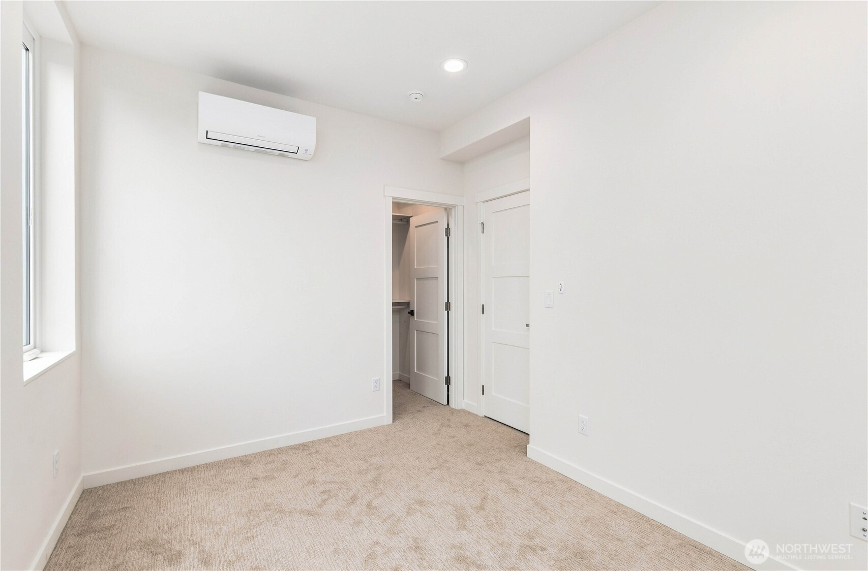 2334 Franklin Avenue E Property Photo 14
