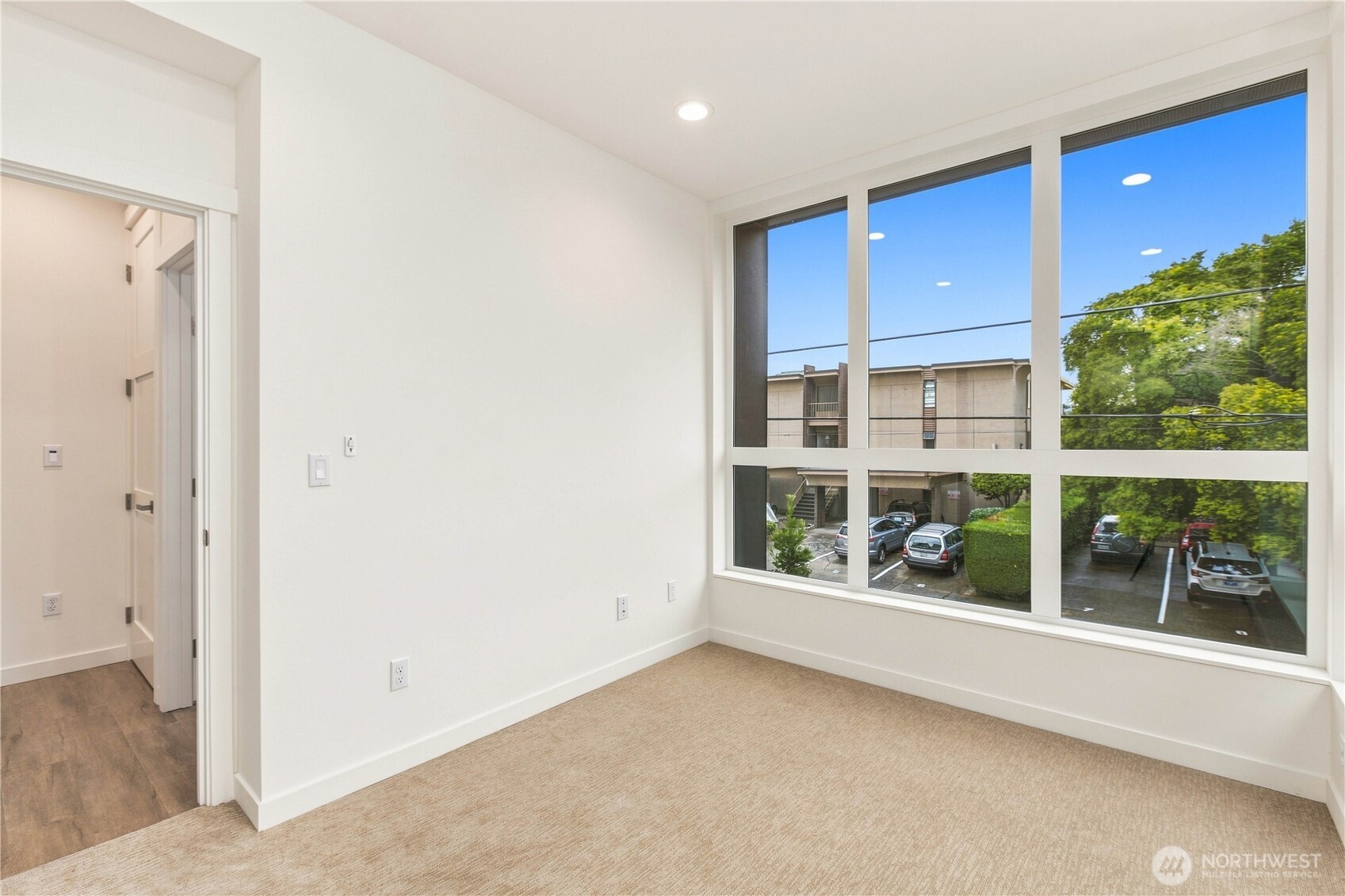 2334 Franklin Avenue E Property Photo 15