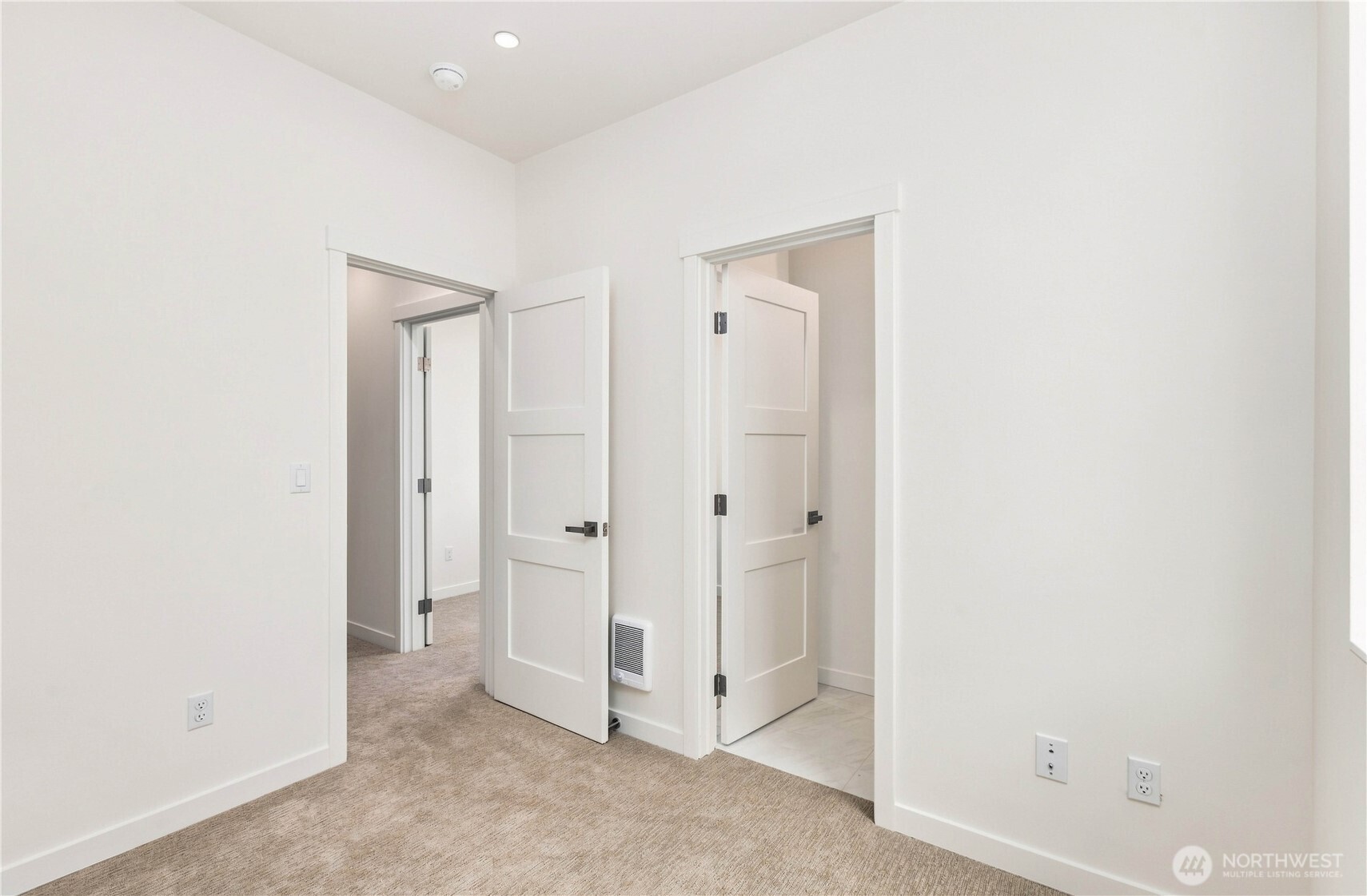 2334 Franklin Avenue E Property Photo 20