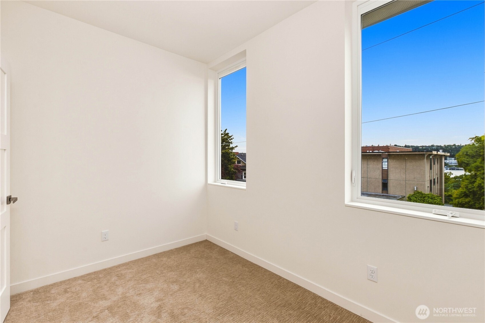 2334 Franklin Avenue E Property Photo 23