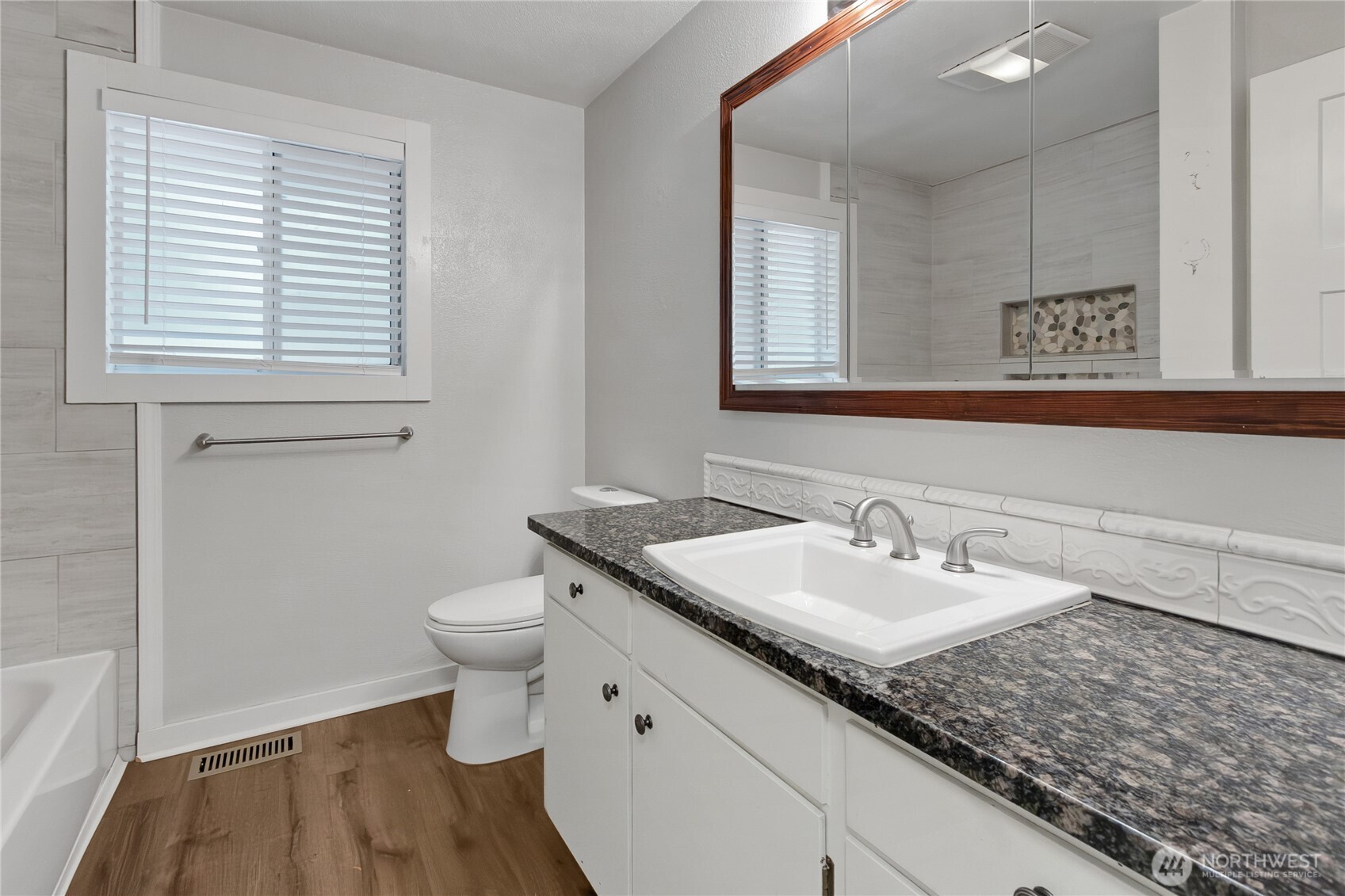 3416 Waller Road Property Photo 14