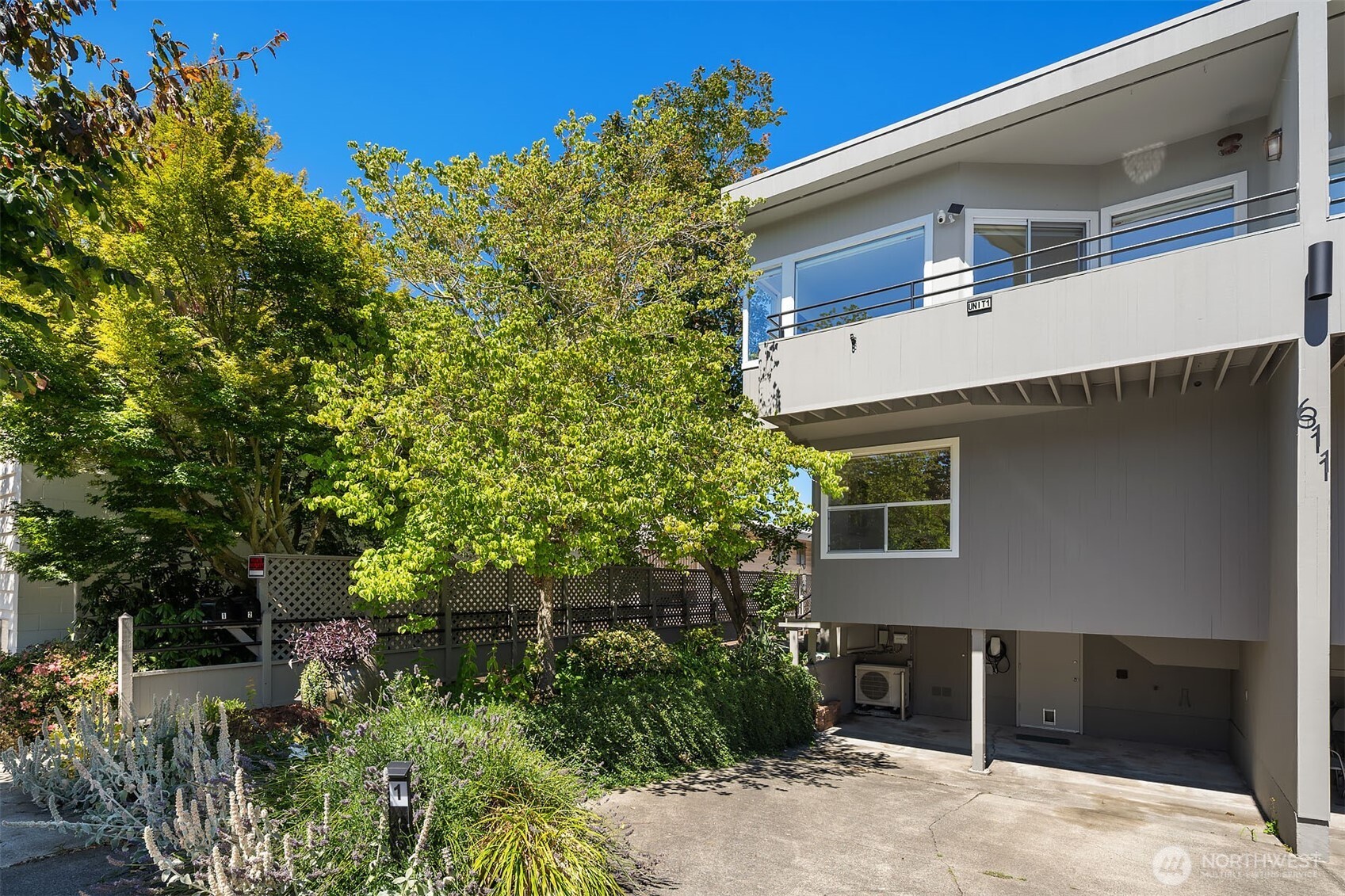 611 Bell Street 1 Property Photo 4