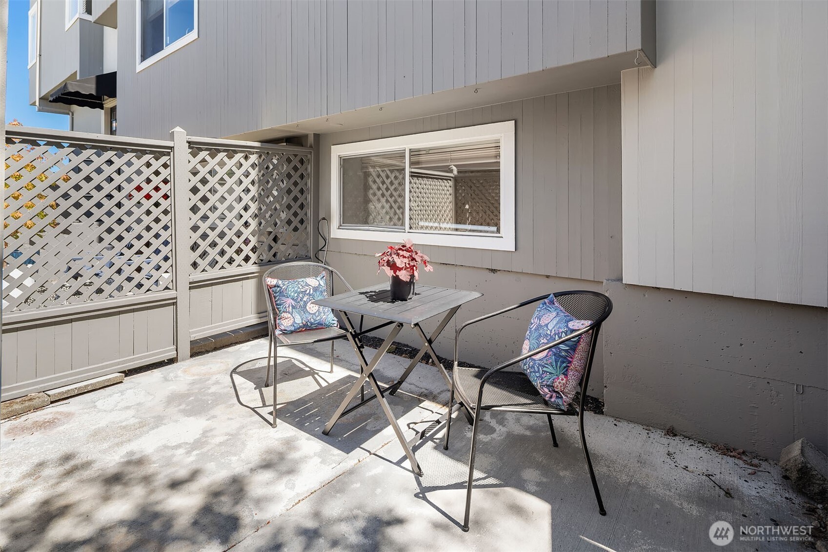 611 Bell Street 1 Property Photo 6