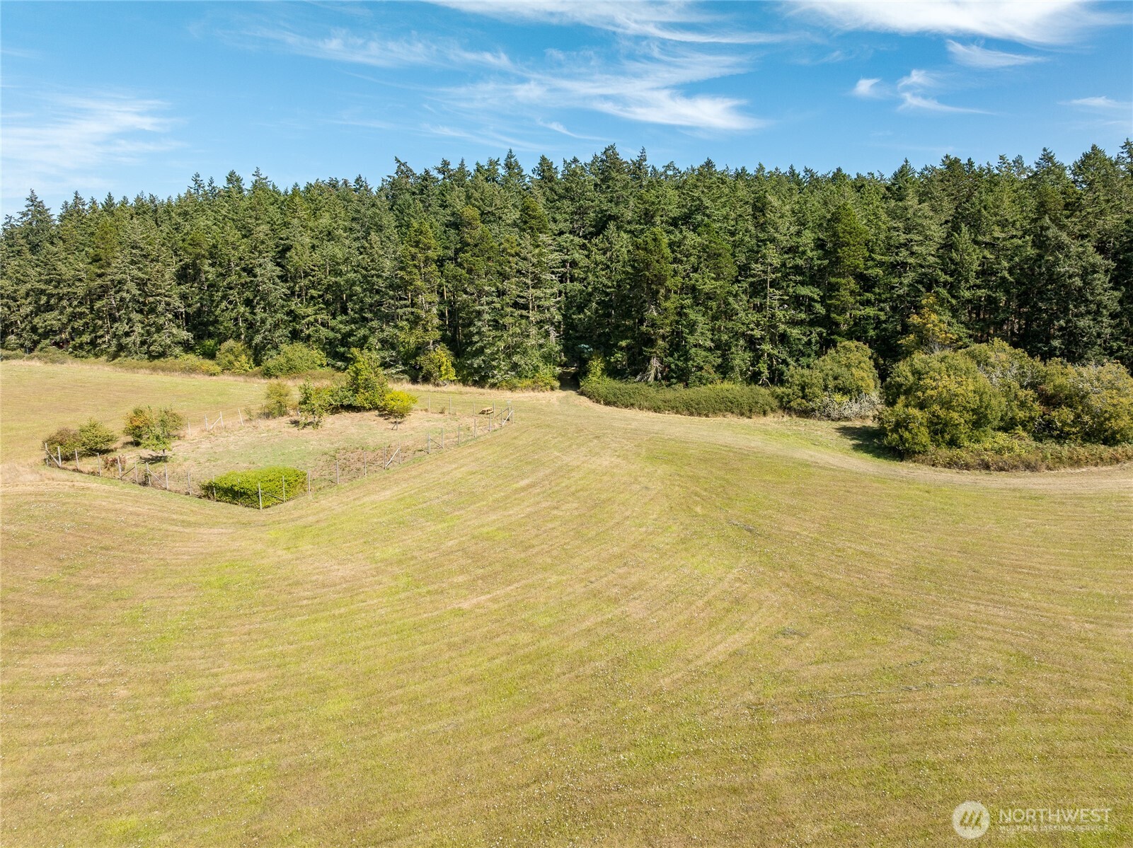 5774 Center Road Property Photo 7
