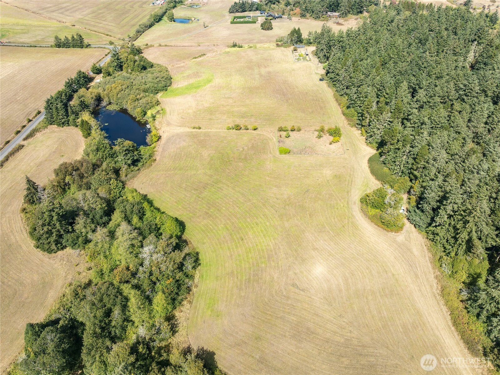 5774 Center Road Property Photo 11