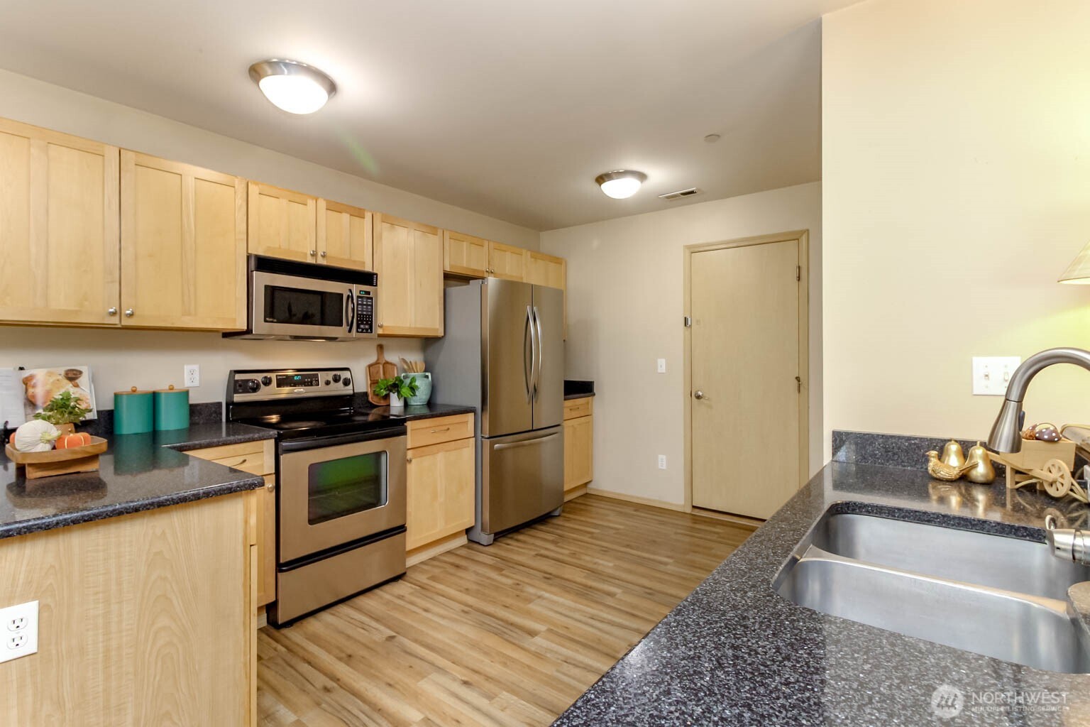 1239 Evans Court Property Photo 7