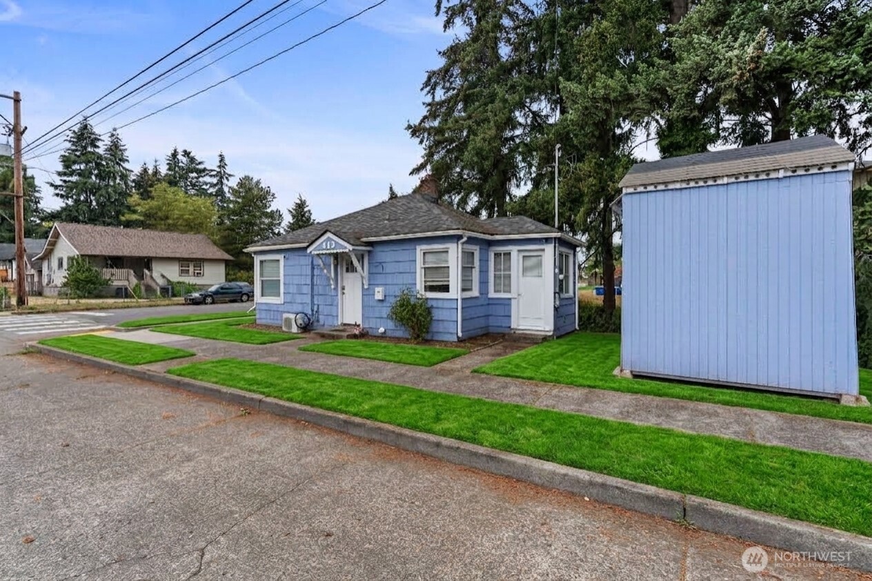 419 Yew Property Photo 4