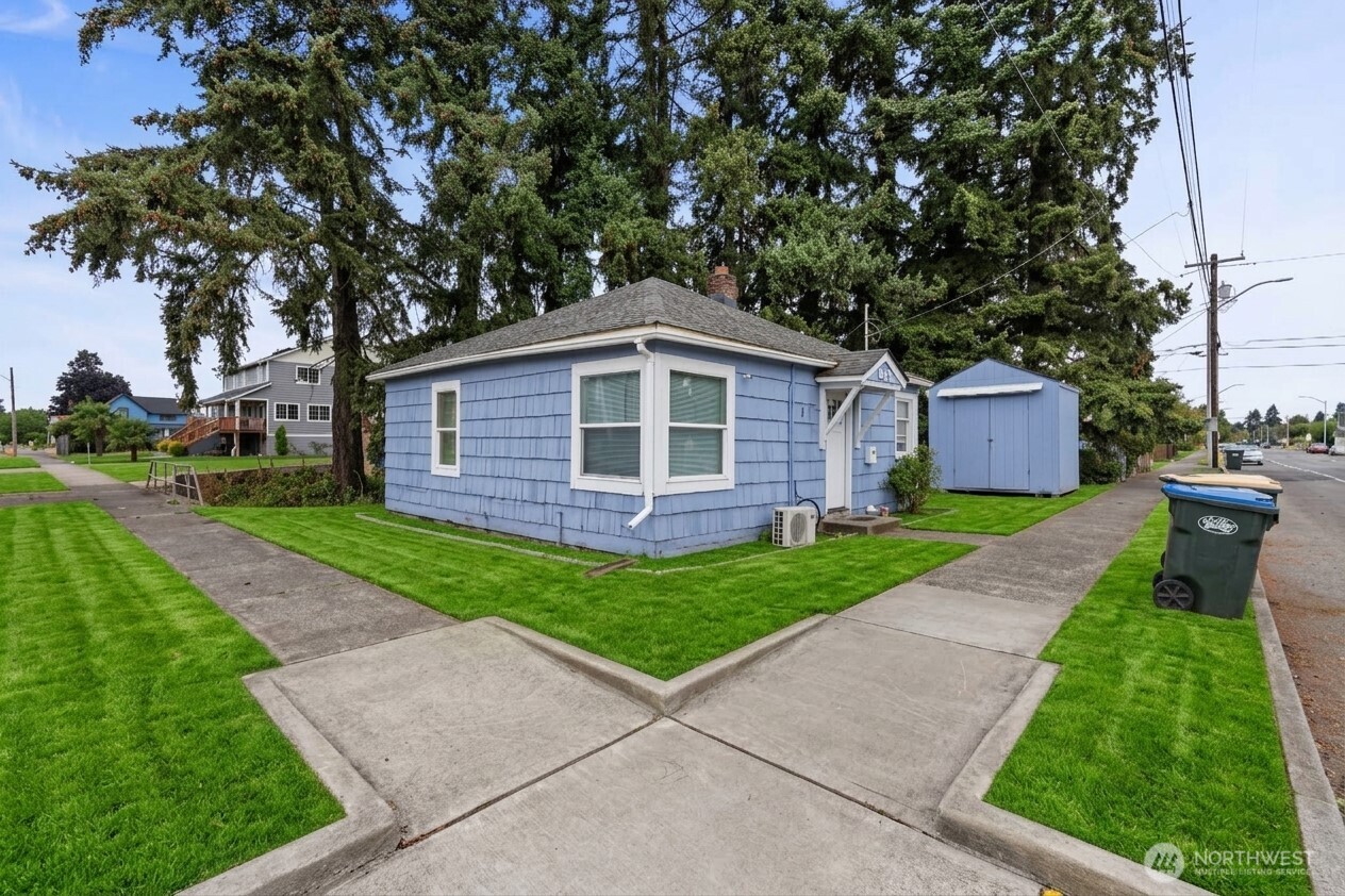 419 Yew Property Photo 5