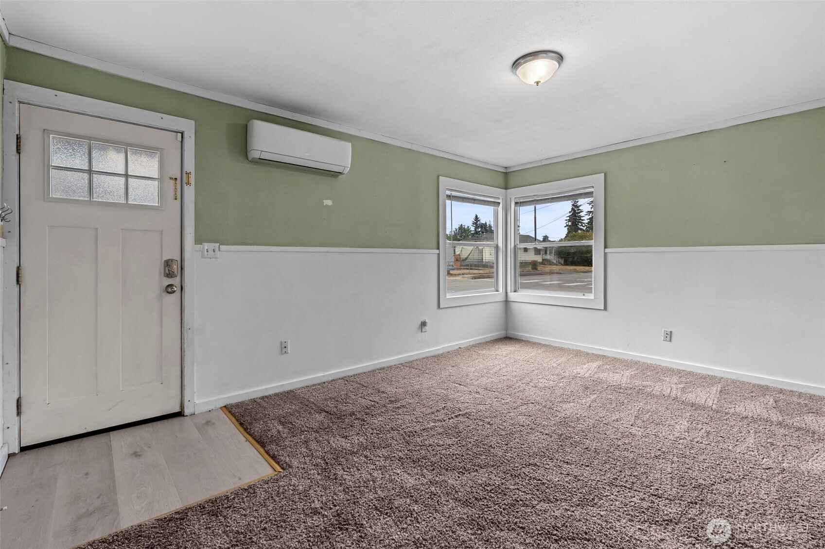 419 Yew Property Photo 10