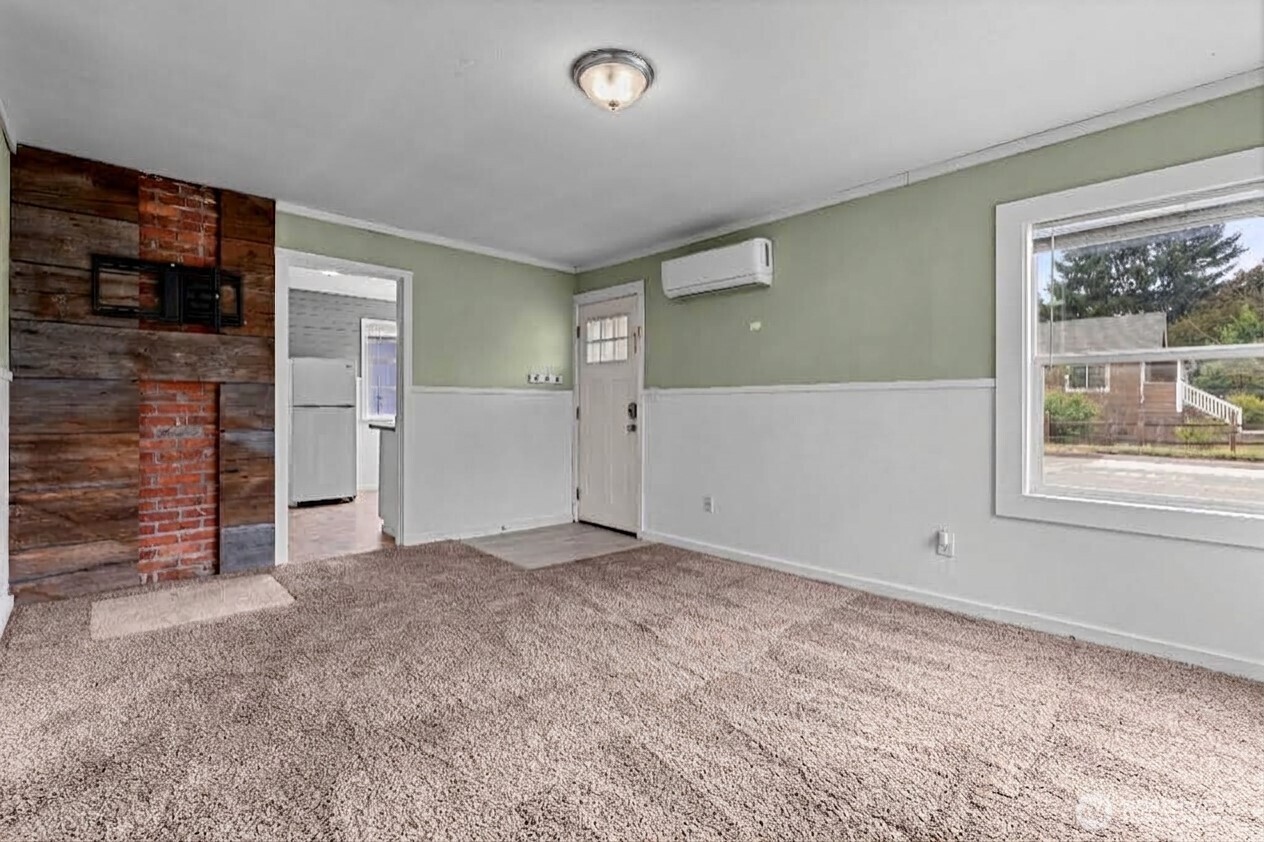 419 Yew Property Photo 12