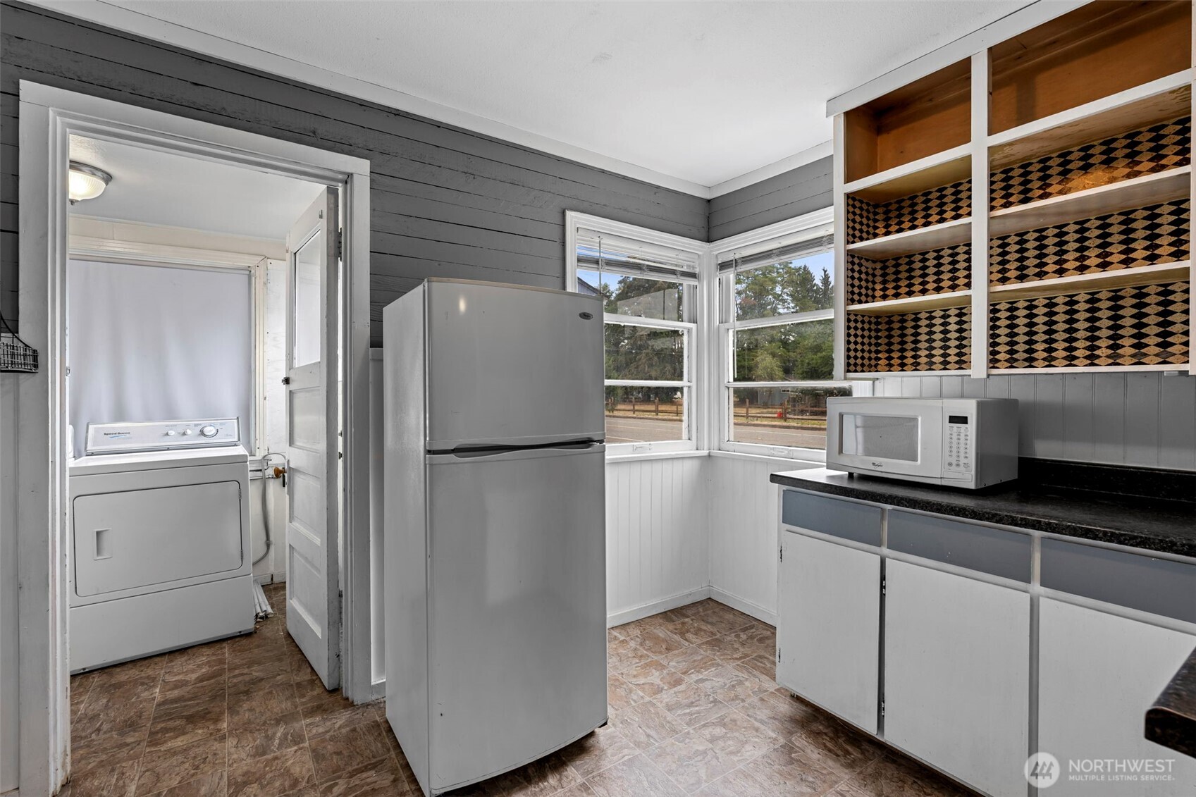 419 Yew Property Photo 14