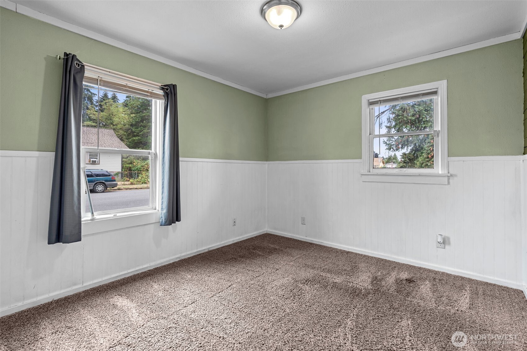 419 Yew Property Photo 18