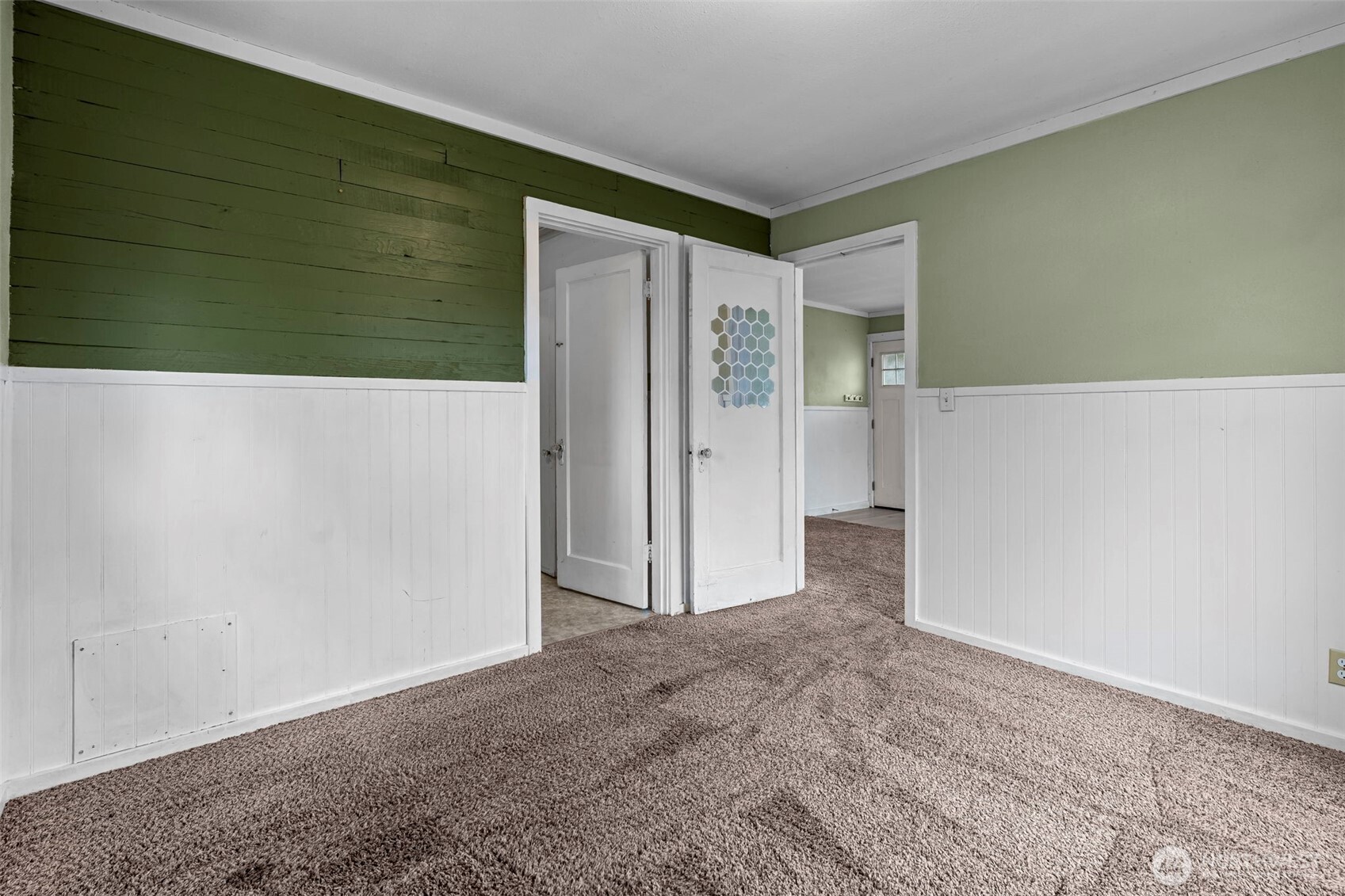 419 Yew Property Photo 19